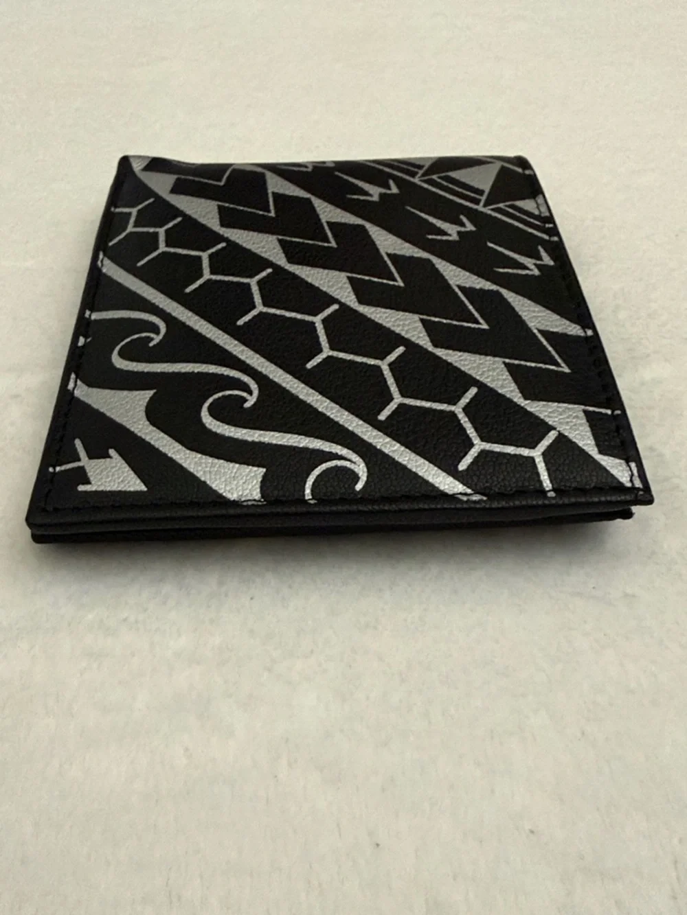 {NWOT} Nakoa | Polynesian Tattoo Art Bifold Leather Wallet Manu by Eugene Ta'ase